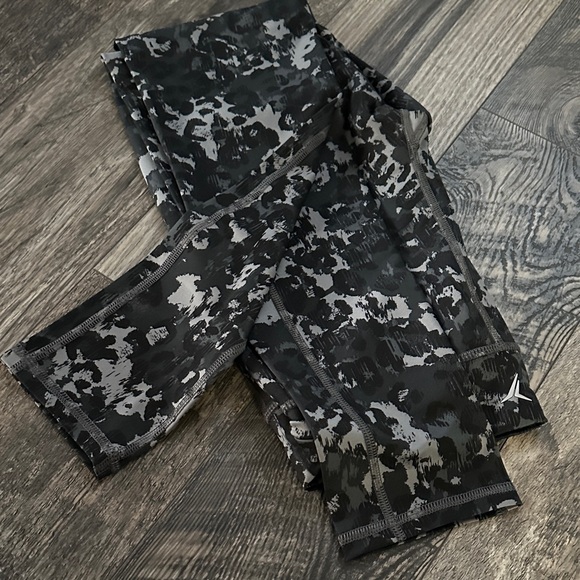 Set of 6 ethos and old navy Leggings Set - Camouflage, Green, and Black - Picture 3 of 15
